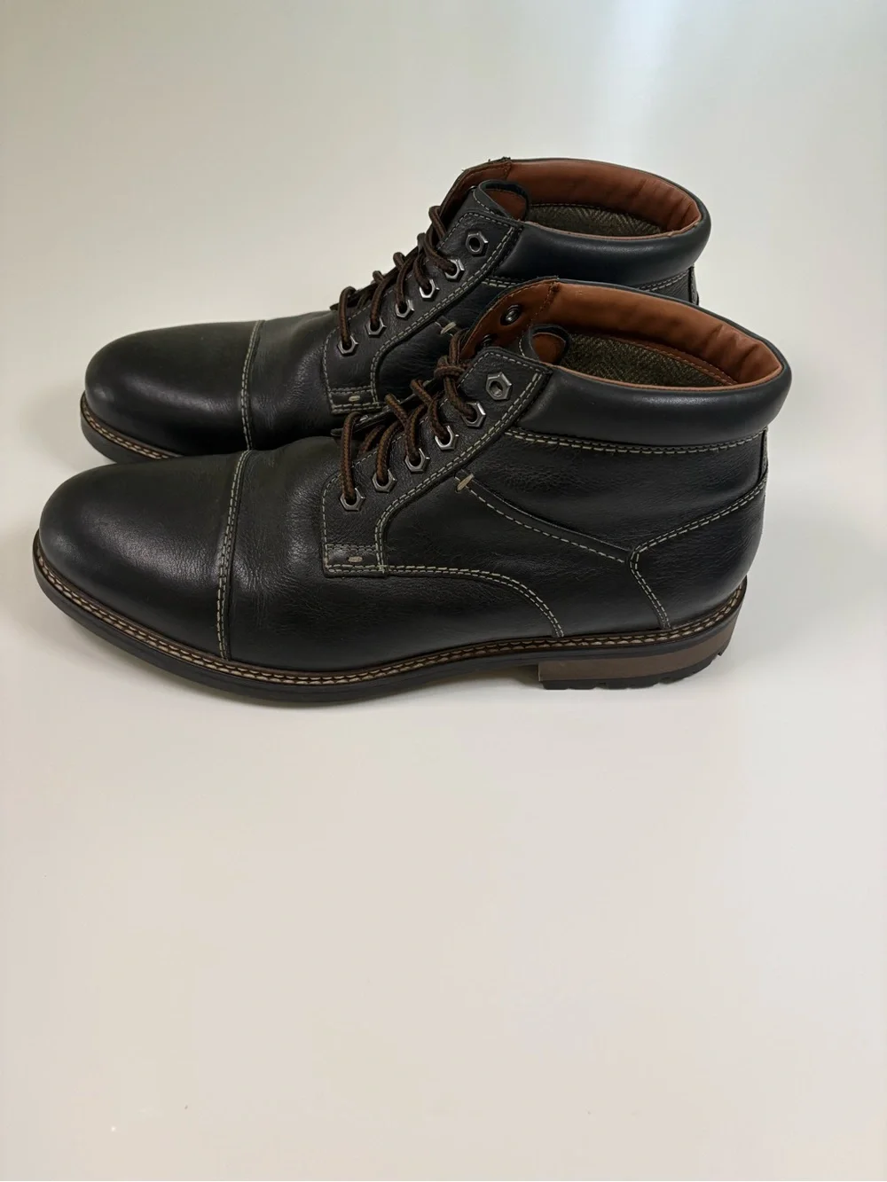 (Like New)  Men’s Black Leather Chukka Boots with Contrast Stitching.